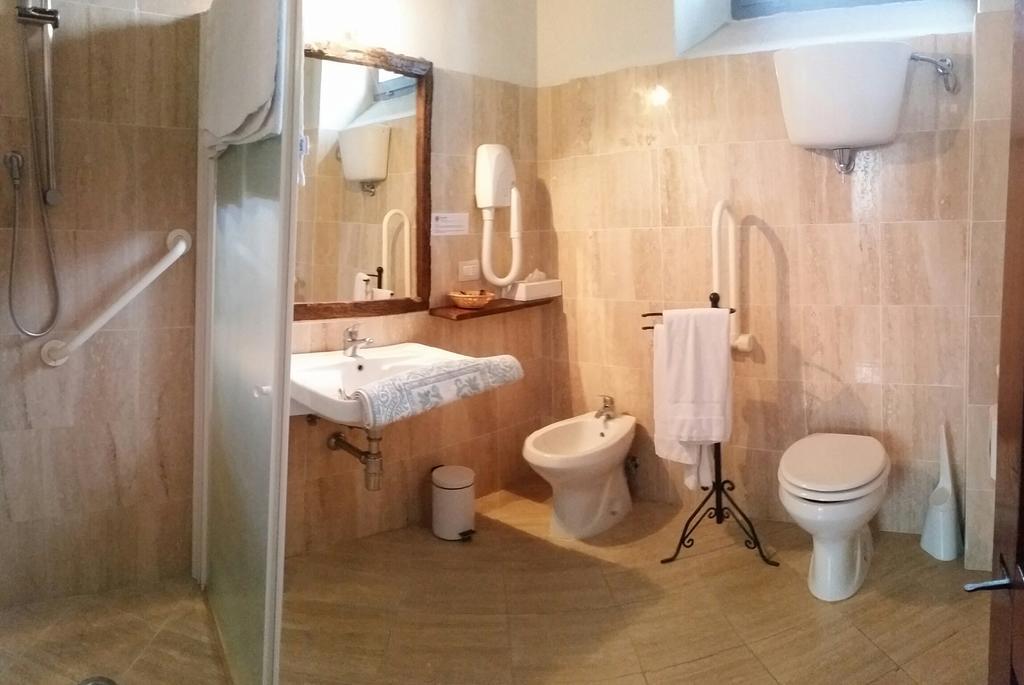 אסיאנו Agriturismo Podere Alberese חדר תמונה